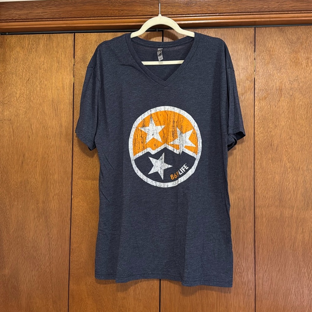 865 Life v neck t-shirt. Size XXL